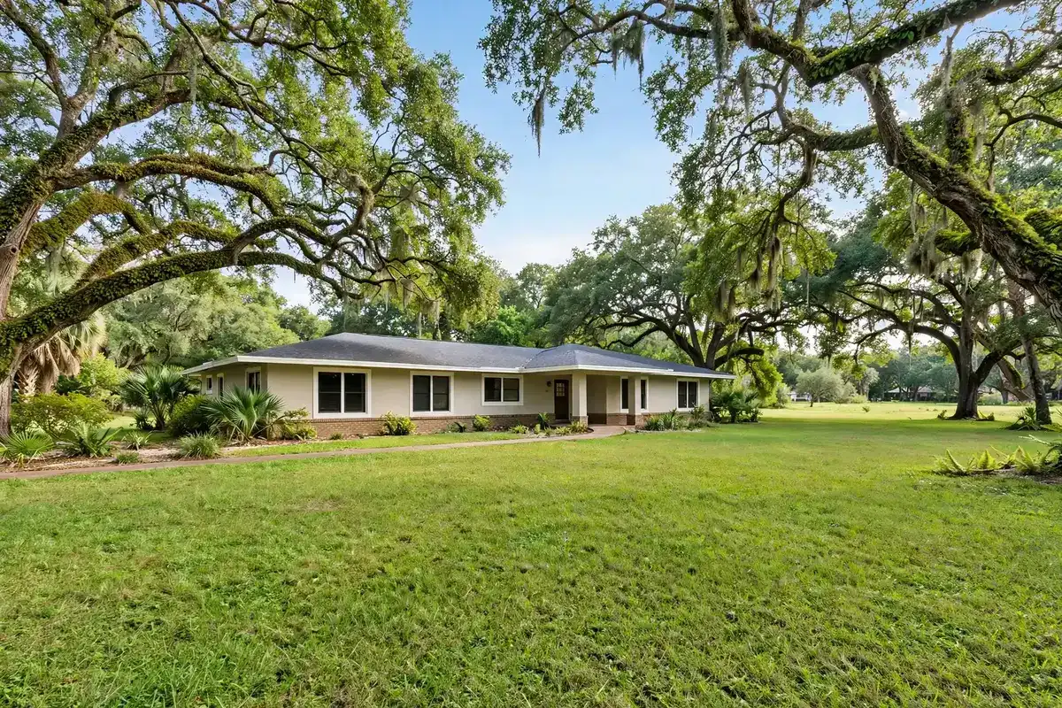 Ranch home with mature oaks in Ellenton FL